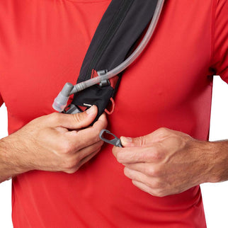 Nathan Run Sling 8L Black/Ribbon Red One size