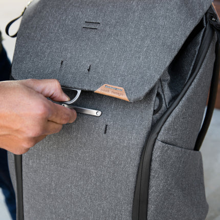 Peak Design - Everyday Backpack 30L v2 // Charcoal