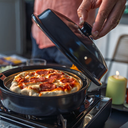 Omnia Stovetop Pizza Oven Zwart