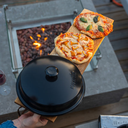 Omnia Stovetop Pizza Oven Zwart