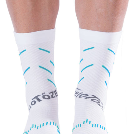 veloToze Cycling Sock - Active Compression White/Blue -  Small/Medium - Sokken