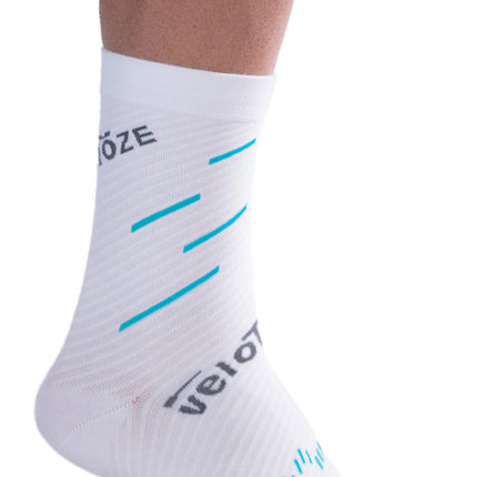 veloToze Cycling Sock - Active Compression White/Blue -  Small/Medium - Sokken